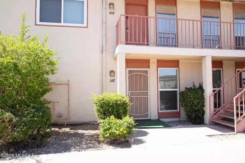 1600 N Wilmot Rd #137, Tucson, AZ 85712