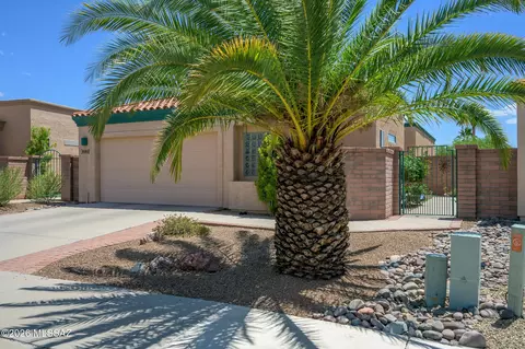 2025 W Amblemorn Dr, Green Valley, AZ 85622