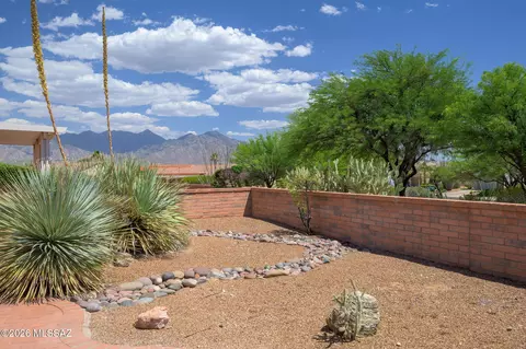 2025 W Amblemorn Dr, Green Valley, AZ 85622
