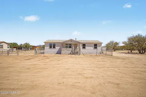9240 S Honeysuckle Farm Trl, Tucson, AZ 85735