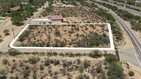 105 Keating Cir, Tubac, AZ 85646