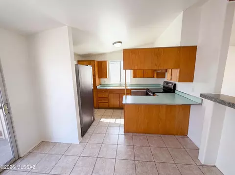 7434 E 18th St, Tucson, AZ 85710 photo 2