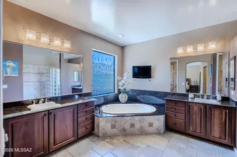 Bath - 3917 E Long Dr, Tucson, AZ 85718 photo 4 of 5