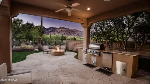 Exterior - 3917 E Long Dr, Tucson, AZ 85718 photo 6 of 8
