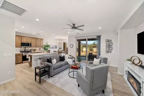 1820 N Banneker Ln, Green Valley, AZ 85614