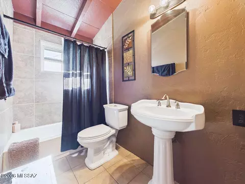 Bath - 6656 S Melody Ave, Tucson, AZ 85756 photo 1 of 1