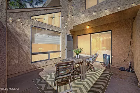 5675 N Camino Esplendora #7-141, Tucson, AZ 85718