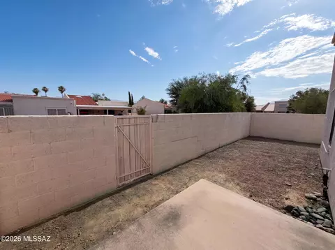 Exterior - 7855 E Roget Dr, Tucson, AZ 85710 photo 3 of 4