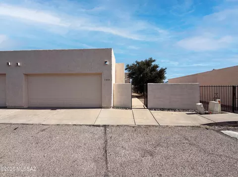 7855 E Roget Dr, Tucson, AZ 85710