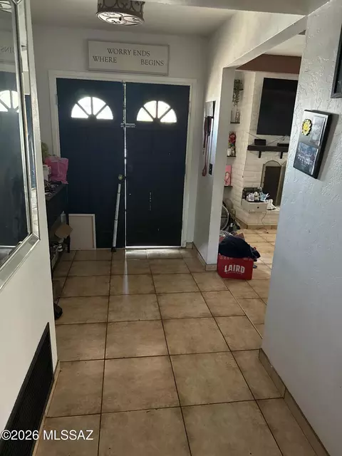 8919 E Kenyon Dr, Tucson, AZ 85710