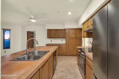 Kitchen - 12695 Enchanted Trl, Vail, AZ 85641 photo 3 of 3