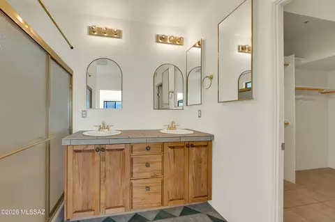 Bath - 12695 Enchanted Trl, Vail, AZ 85641 photo 2 of 3