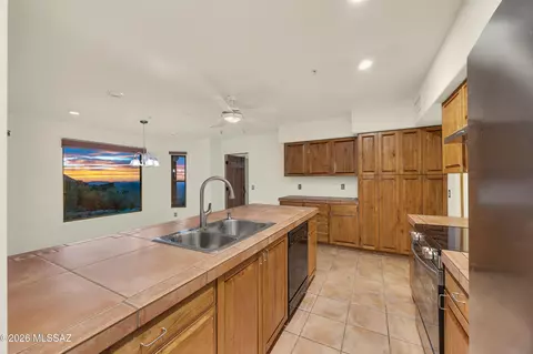 Kitchen - 12695 Enchanted Trl, Vail, AZ 85641 photo 2 of 3