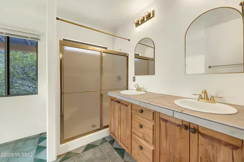 Bath - 12695 Enchanted Trl, Vail, AZ 85641 photo 1 of 3
