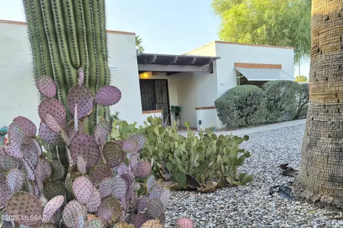 982 N Camino Las Solanas, Tucson, AZ 85710
