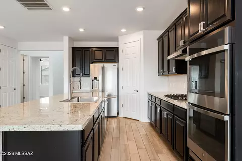 Kitchen - 12968 E Pantano View Dr, Vail, AZ 85641 photo 3 of 4