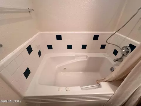 Bath - 927 E Christmas Tree Ln, Pearce, AZ 85625 photo 5 of 5