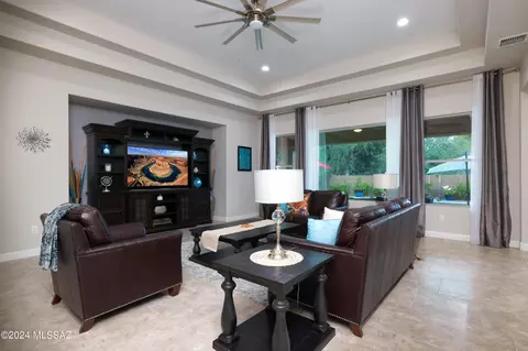 2542 N Woods End Pl, Tucson, AZ 85749