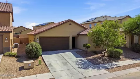 8587 W Magpie Pl, Tucson, AZ 85757