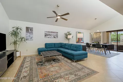 Living - 7129 E Chorro Cir, Tucson, AZ 85715 photo 2 of 3