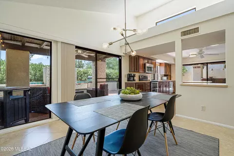 Dining - 7129 E Chorro Cir, Tucson, AZ 85715 photo 2 of 2