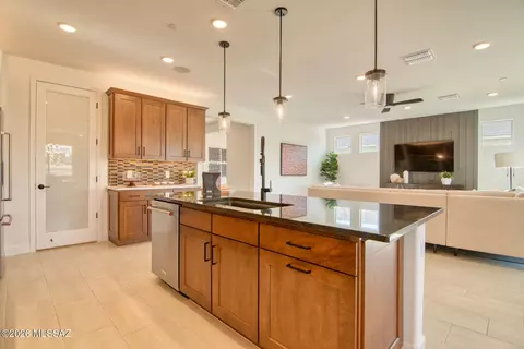 Kitchen - 12794 E Tortoise Pointe Dr, Vail, AZ 85641 photo 3 of 5
