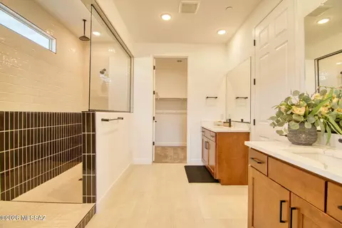 Bath - 12794 E Tortoise Pointe Dr, Vail, AZ 85641 photo 1 of 8