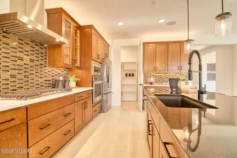 Kitchen - 12794 E Tortoise Pointe Dr, Vail, AZ 85641 photo 4 of 5