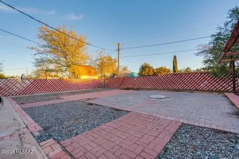 6640 E 42nd St, Tucson, AZ 85730