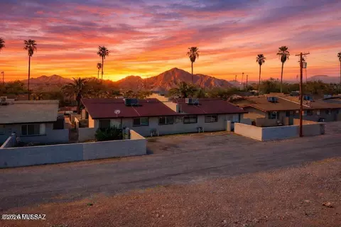 4121 E Moreland St, Phoenix, AZ 85008
