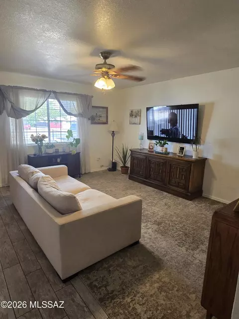 Living - 454 N Curtis Ave, Willcox, AZ 85643 photo 2 of 2
