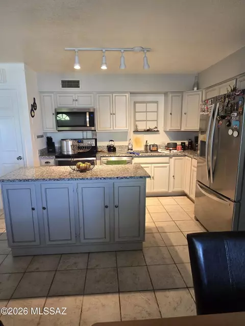 Kitchen - 454 N Curtis Ave, Willcox, AZ 85643 photo 1 of 2