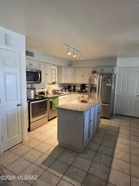 Kitchen - 454 N Curtis Ave, Willcox, AZ 85643 photo 2 of 2