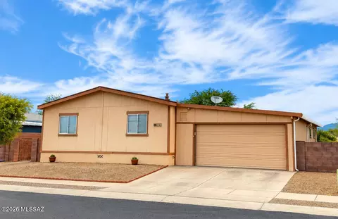 6061 E Thunder River Dr, Tucson, AZ 85756