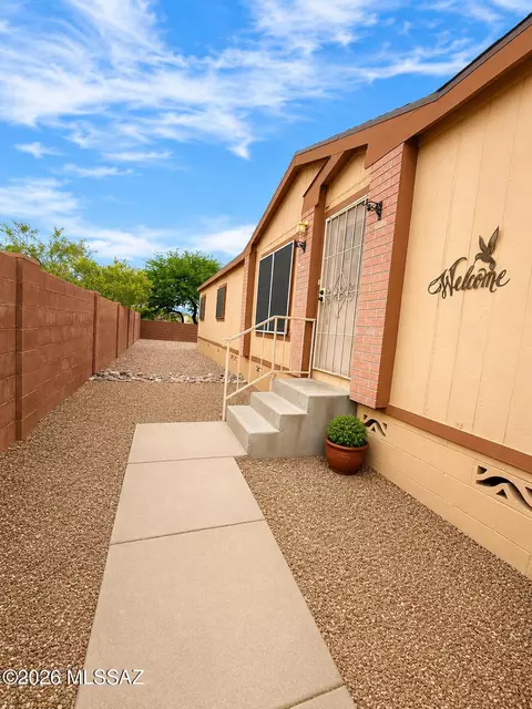6061 E Thunder River Dr, Tucson, AZ 85756 photo 2