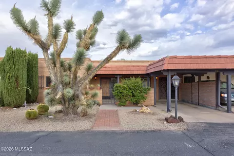 645 S Los Rubies Cir, Green Valley, AZ 85614