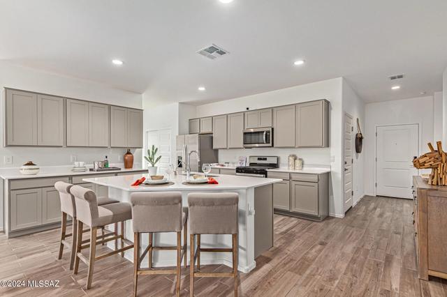 9860 N Swift Fox Pl, Marana, AZ 85653