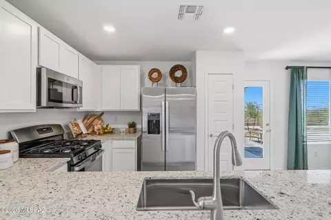 Kitchen - 8886 E Moontear Way, Vail, AZ 85641 photo 4 of 4