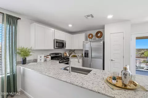 Kitchen - 8886 E Moontear Way, Vail, AZ 85641 photo 3 of 4
