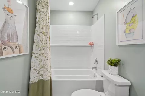 Bath - 8886 E Moontear Way, Vail, AZ 85641 photo 3 of 3