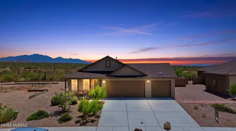 8886 E Moontear Way, Vail, AZ 85641