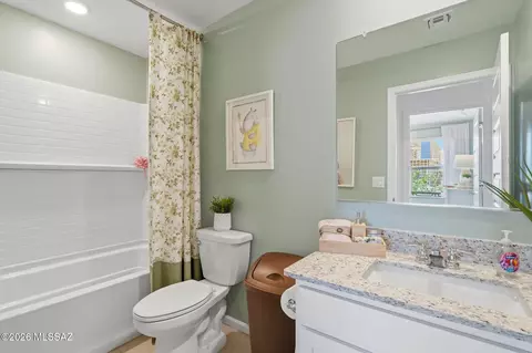 Bath - 8886 E Moontear Way, Vail, AZ 85641 photo 2 of 3