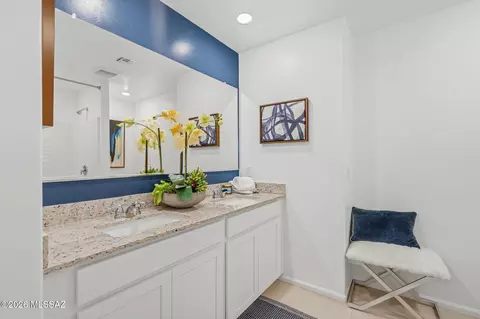 Bath - 8870 E Moontear Way, Vail, AZ 85641 photo 3 of 5