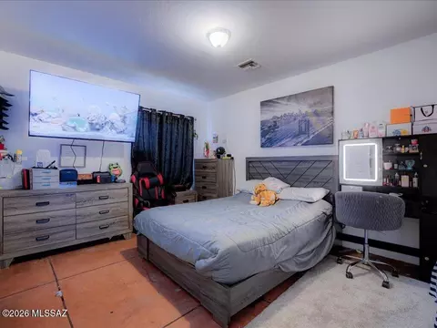 Bedroom - 113 E District St, Tucson, AZ 85714 photo 4 of 6