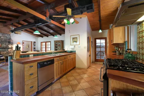 Kitchen - 92425 E Aravaipa Rd, Winkelman, AZ 85192 photo 3 of 4