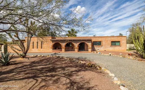 1460 W Sage St, Tucson, AZ 85704