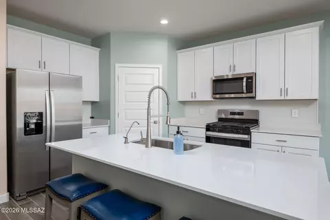 Kitchen - 14029 E Crotalus Way, Vail, AZ 85641 photo 2 of 4
