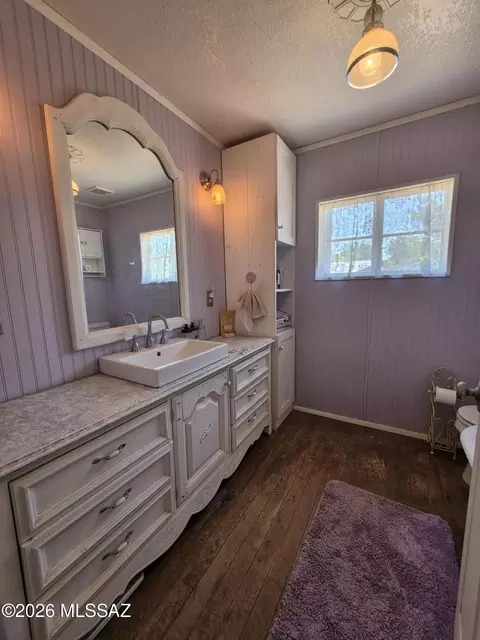 Bath - 883 E Old Pomerene Rd, Benson, AZ 85602 photo 1 of 6