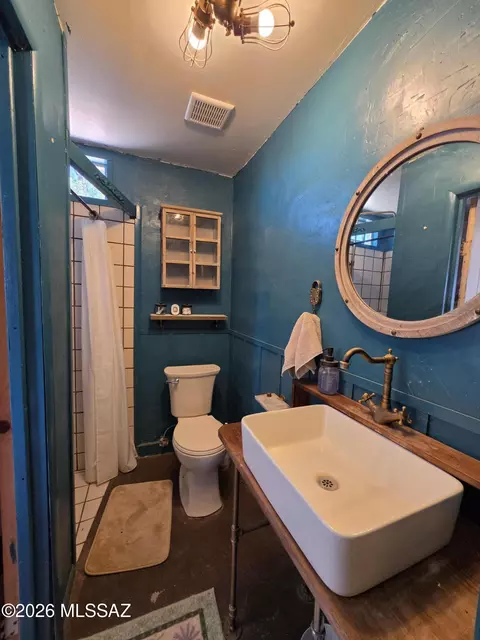 Bath - 883 E Old Pomerene Rd, Benson, AZ 85602 photo 5 of 6