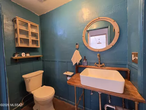 Bath - 883 E Old Pomerene Rd, Benson, AZ 85602 photo 6 of 6